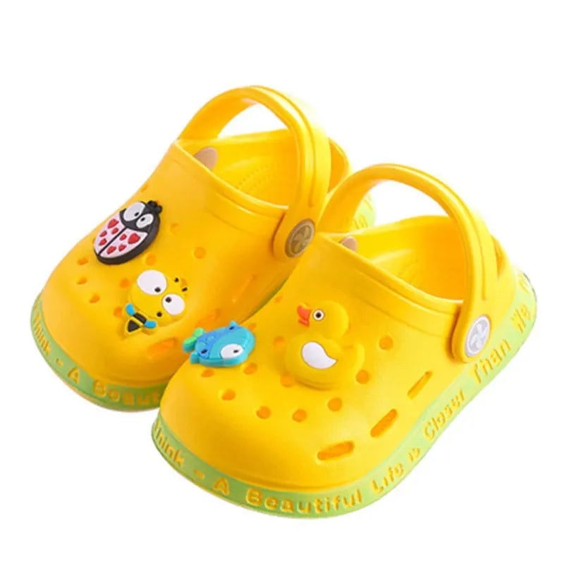 Sandalias para niños y niñas con detalles animados (crocs)