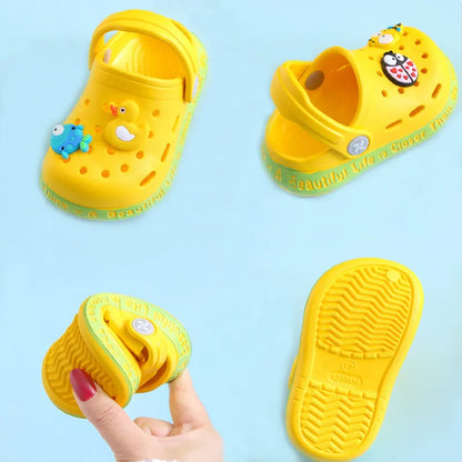 Sandalias para niños y niñas con detalles animados (crocs)