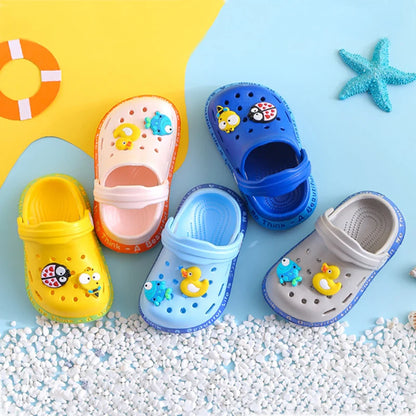 Sandalias para niños y niñas con detalles animados (crocs)